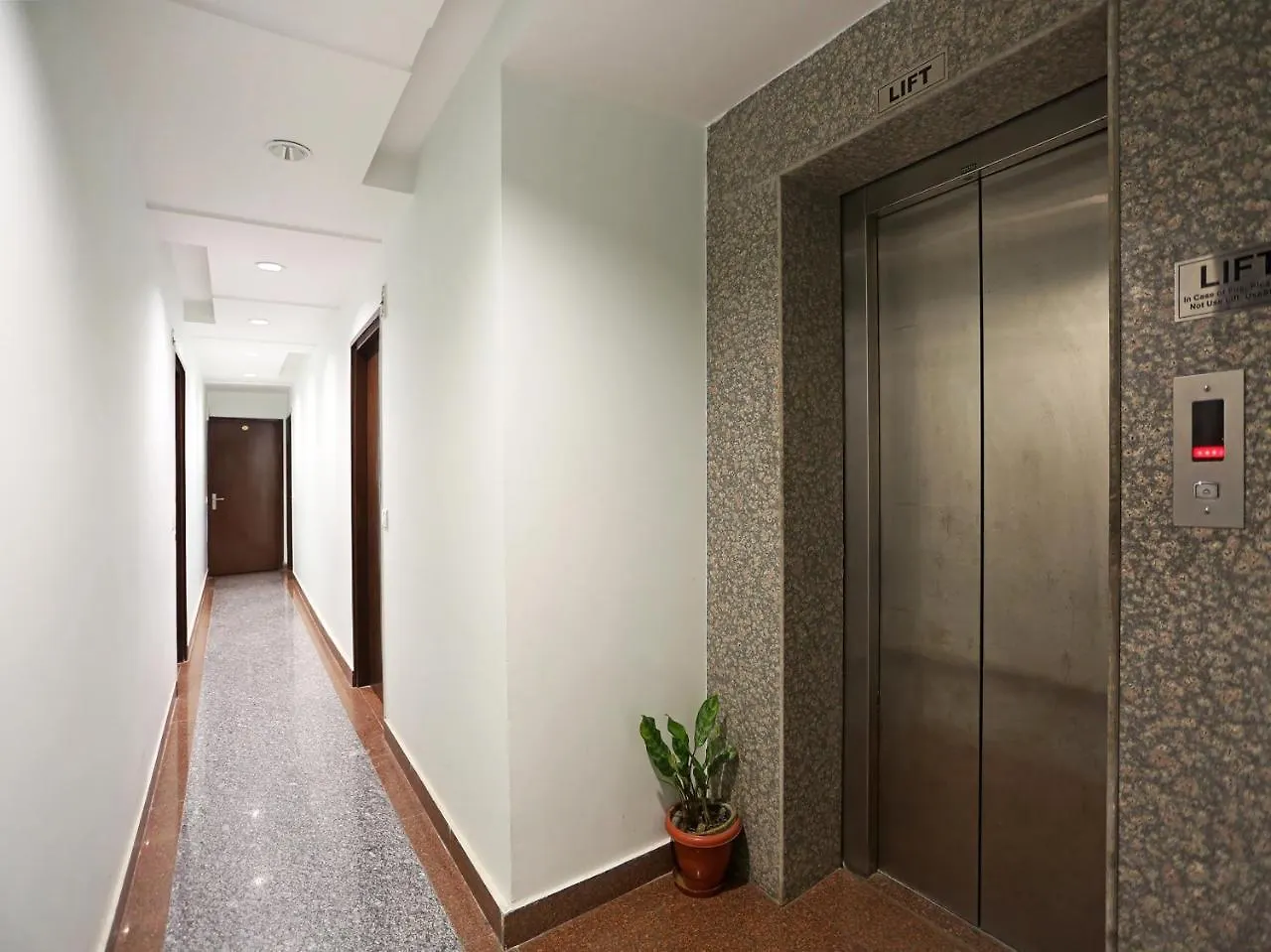 Oyo 6596 Hotel Flight Path New Delhi